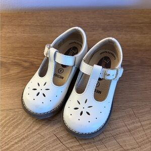 FootMates White T-Strap Dress Shoes